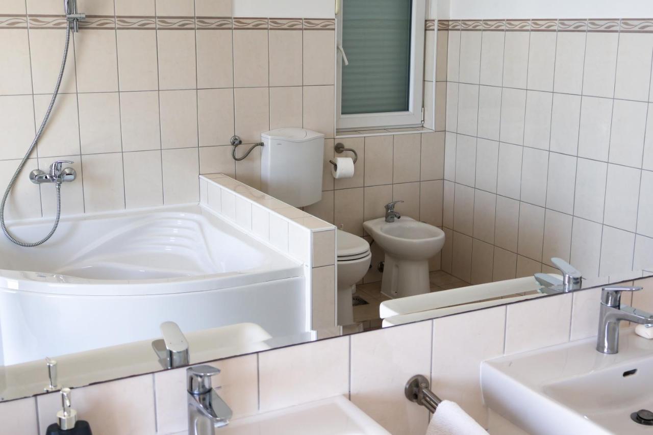 Apartman Klara Lumbarda Exteriör bild