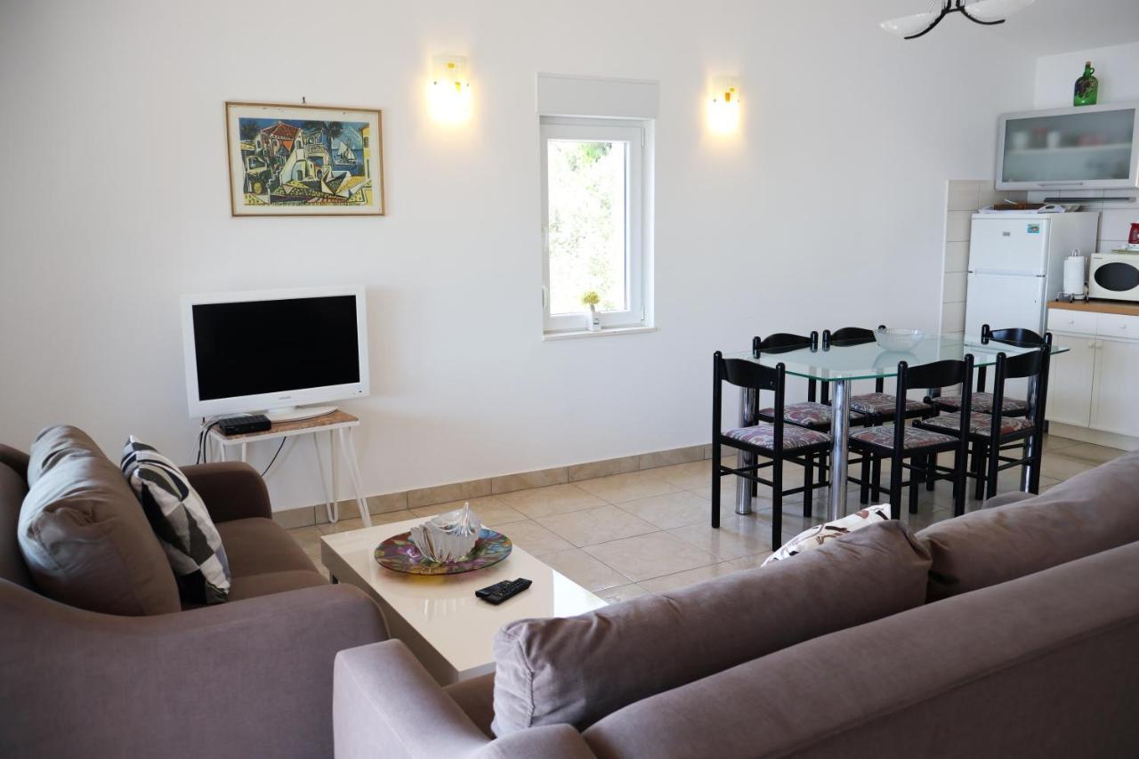 Apartman Klara Lumbarda Exteriör bild