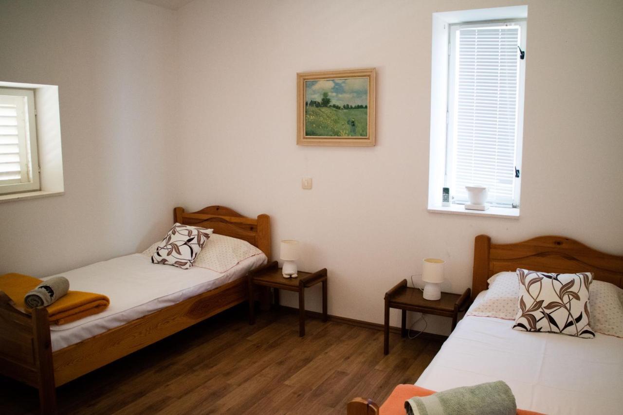Apartman Klara Lumbarda Exteriör bild